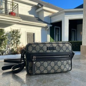 GUCCI GG Supreme monogram Crossbody Bag